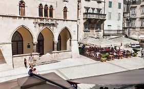 Old Square Apartment